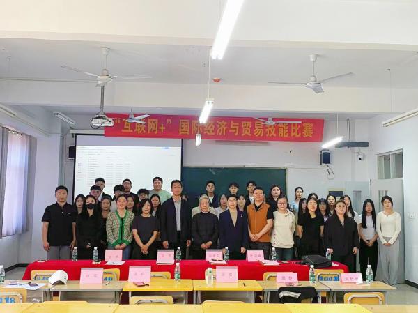 全体人员合影留念.jpg